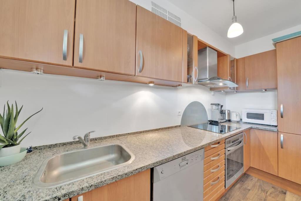 La Prom - A Two Bedroom Apartment With A Sea View Nice Bagian luar foto
